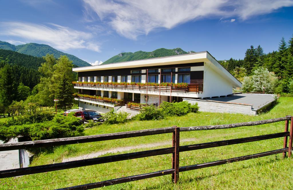 Dom Horskej Sluzby Hostel Terchova Exterior photo